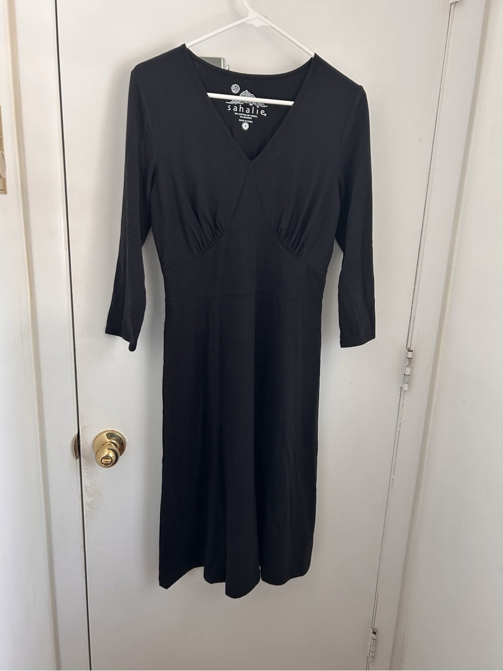 Sahalie Black Jersey V-Neck Fit & Flare Dress 3/4 Sleeve Knee Length
